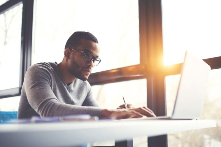 How to Stay Focused in a Distracted World